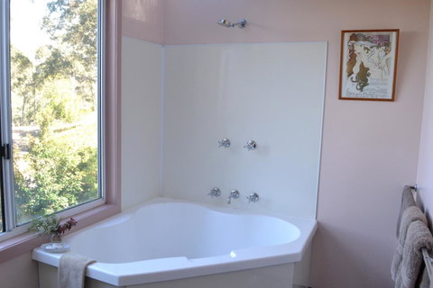 Bundle Hill Cottages - South Australia Travel 26