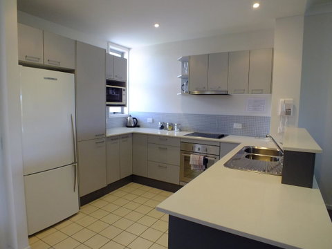 Pacific Marina Apartments - South Australia Travel 9