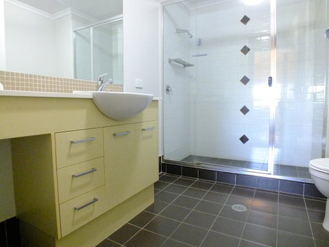 Pacific Marina Apartments - South Australia Travel 7