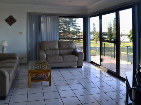 Oxley 8 At Tuncurry - South Australia Travel 0