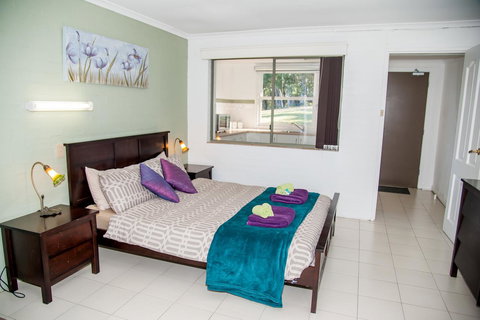 Sinclairs Country Retreat - South Australia Travel 18