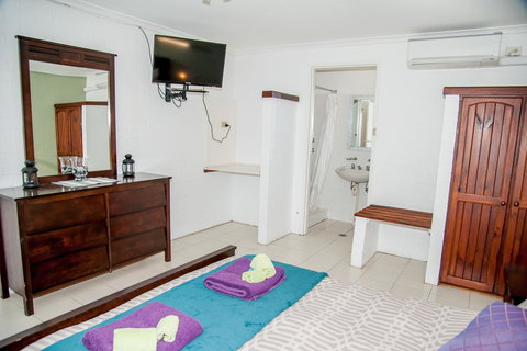 Sinclairs Country Retreat - South Australia Travel 21