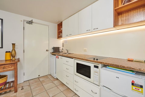 Julians Apartments - South Australia Travel 10