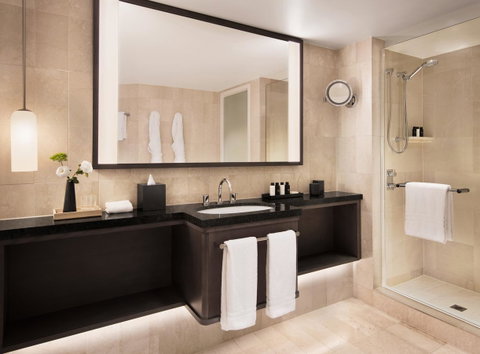 Four Seasons Hotel Sydney - South Australia Travel 17