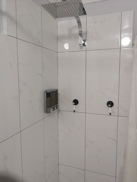 Newtown Cozy Stays - South Australia Travel 6