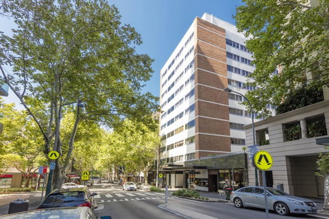 Macleay Hotel - South Australia Travel 1