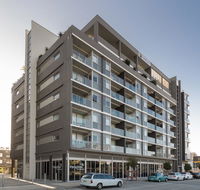 Honeysuckle Executive Apartments - South Australia Travel