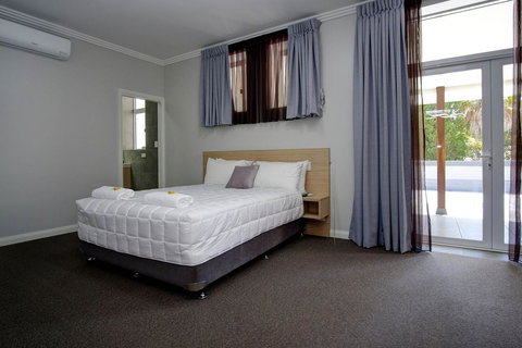 Lakes And Ocean Hotel Forster - South Australia Travel 19