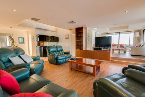 Pacific Towers Beach Resort - South Australia Travel 23