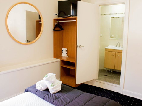 Gardners Inn Hotel - South Australia Travel 23