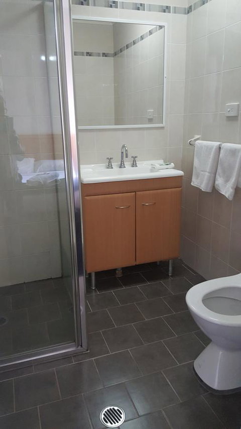 Gardners Inn Hotel - South Australia Travel 44