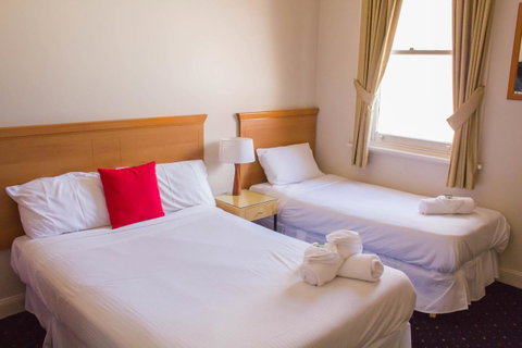 Gardners Inn Hotel - South Australia Travel 3