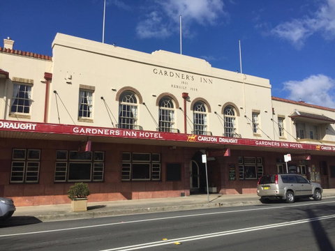 Gardners Inn Hotel - South Australia Travel 13