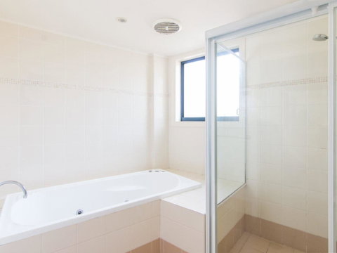 Millennium 102 With Pool In Complex - South Australia Travel 4