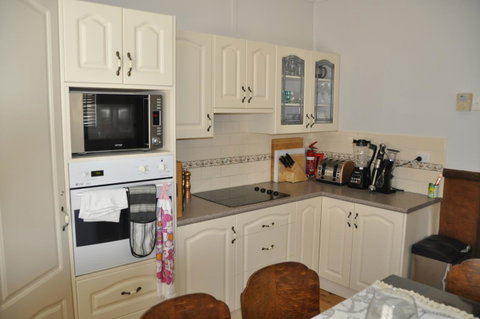 Caledonia Cottage - South Australia Travel 14