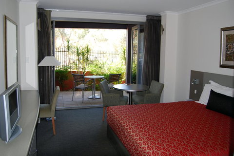 Stay At Alice Springs Hotel - South Australia Travel 17