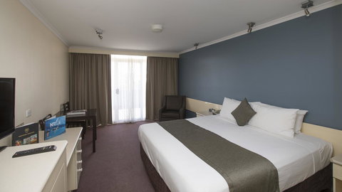Stay At Alice Springs Hotel - South Australia Travel 3