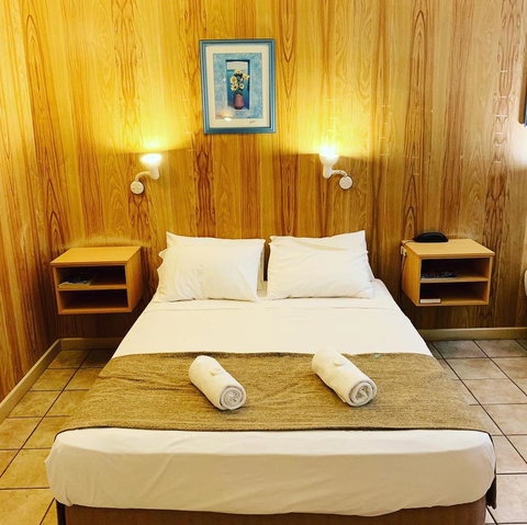 Pine Tree Motel - South Australia Travel 22