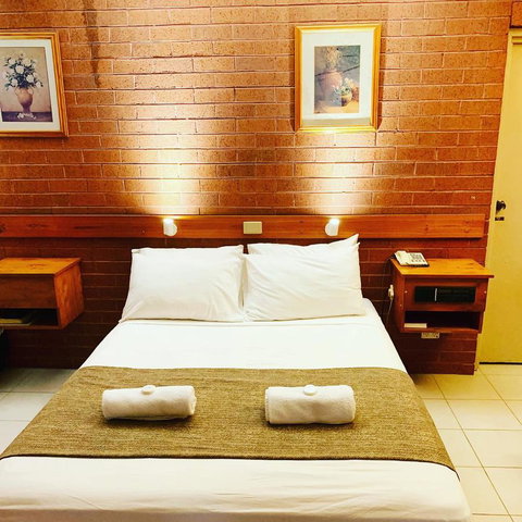 Pine Tree Motel - South Australia Travel 18