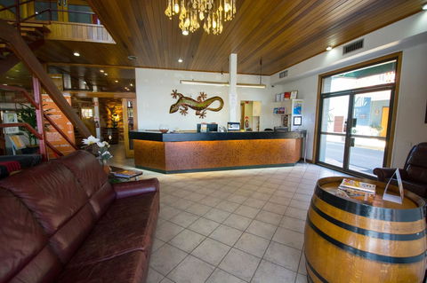 Elkira Court Motel - South Australia Travel 9