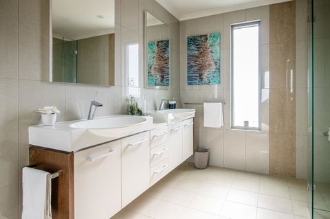 ZEN BY THE WATER - Esplanade Darwin Retreat - South Australia Travel 11