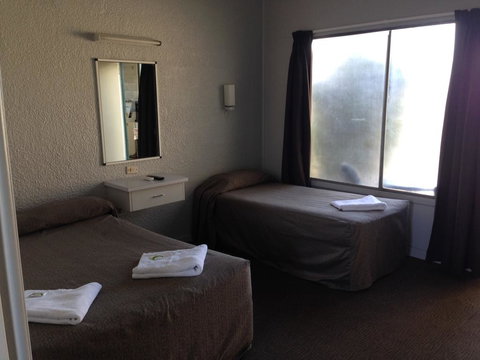 Boomerang Hotel - South Australia Travel 3