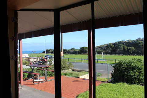 Bott's Beach Retreat - South Australia Travel 0