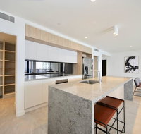 Broadbeach New Luxury Vue 17 Beach Views - South Australia Travel