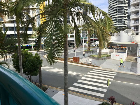 Broadbeach Private Apt With CHA - South Australia Travel 0