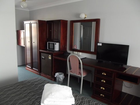 Bushman's Motor Inn - South Australia Travel 3