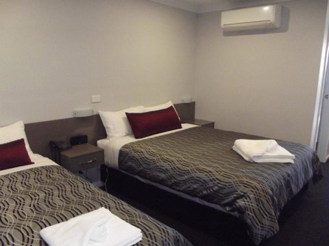 Bushman's Motor Inn - South Australia Travel 1