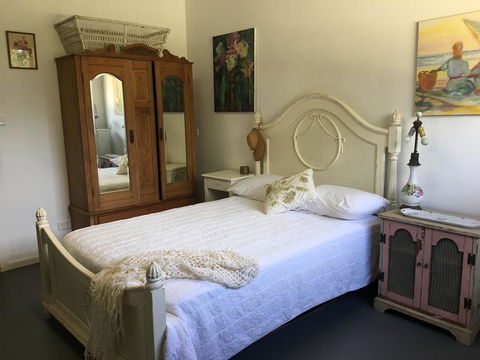 BYRON BAY'S MOD SWANKY SHED AT TOORALOO FARM STAY! - South Australia Travel 1