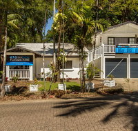 Cairns Beaches Flashpackers - South Australia Travel