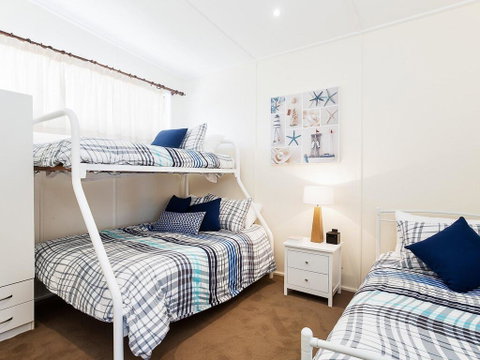 Casa Martins', 219 Foreshore Drive - Absolute Waterfront House - South Australia Travel 3