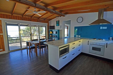 CDC-625 Beach House - South Australia Travel 0