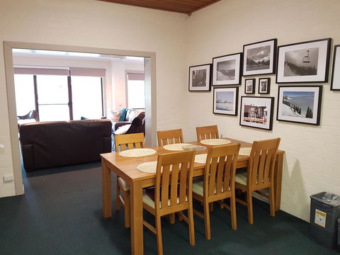 Cedarwood Apartments - South Australia Travel 0