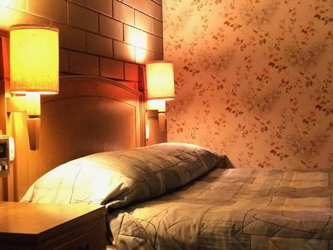 Century Motor Inn - South Australia Travel 3