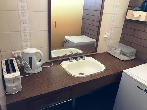 Century Motor Inn - South Australia Travel 2