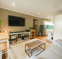 Chic Pet Friendly  500m to the Beach w/ parking - South Australia Travel
