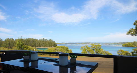 CHILL-OUT LAKESIDE @ FORSTER - South Australia Travel 0