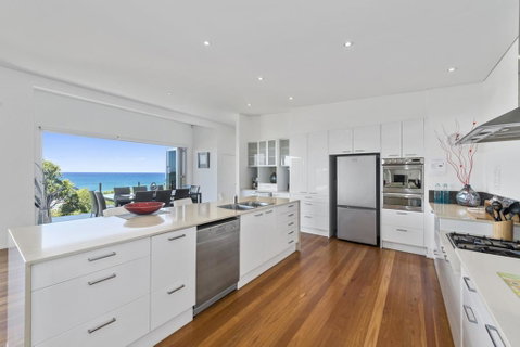 Cinque Terre Beach House - South Australia Travel 3