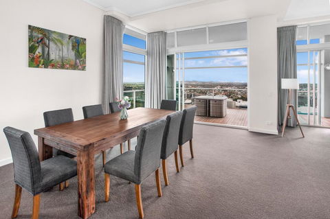 City-Centre Apartment With River Views And Balcony - South Australia Travel 3