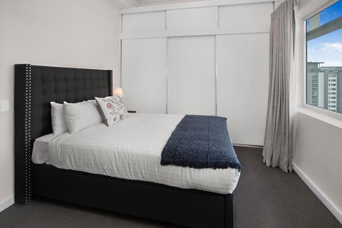 City-Centre Apartment With River Views And Balcony - South Australia Travel 1