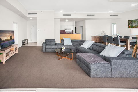 City-Centre Apartment With River Views And Balcony - South Australia Travel 0