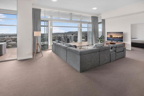 City-Centre Apartment With River Views And Balcony - South Australia Travel 2