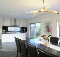 Classic 6BRM Villa in Melbourne - South Australia Travel