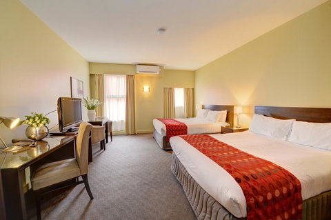 Comfort Inn & Suites City Views - South Australia Travel 1