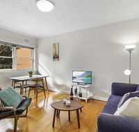 Comfy one-bedroom unit between city and airport - South Australia Travel