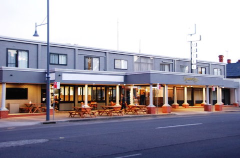 Commodore Motor Inn - South Australia Travel 0