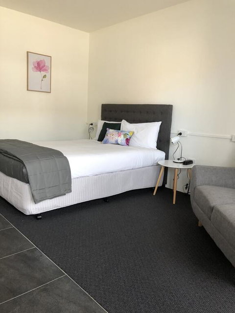 Commodore Motor Inn - South Australia Travel 2